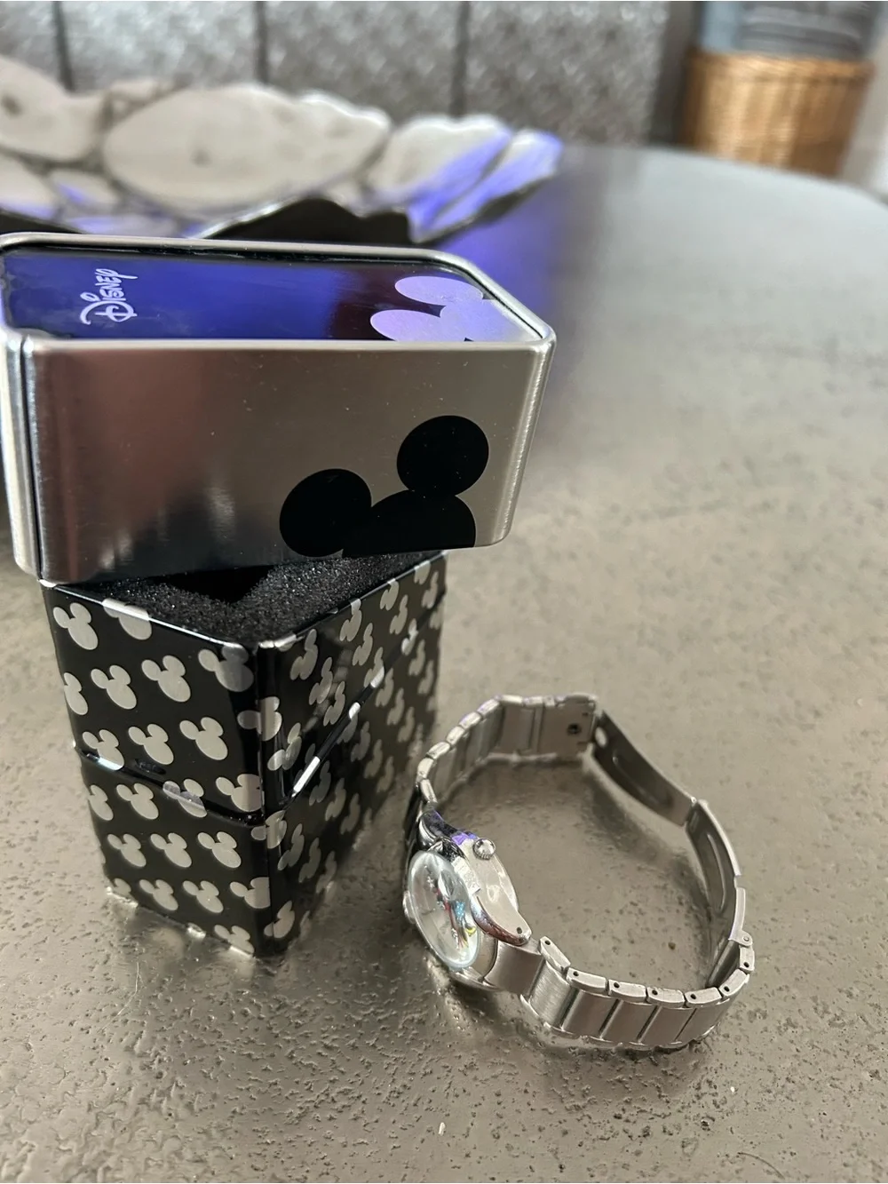 Disney Accutime Minnie Mouse Watch with Character Tin Case